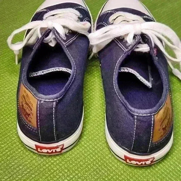 Men's Levi's Strauss navy blue canvas,lace-up, casual  tennisshoe size 9.5 nice - Picture 11 of 16